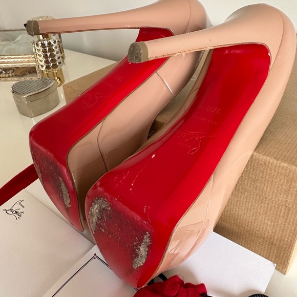 Christian Louboutin Womens Nude Lady Peep 150 Patent Calf. - Picture 6 of 9